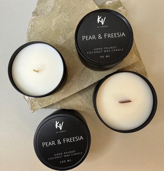 Scented candle "PEAR & FREESIA"